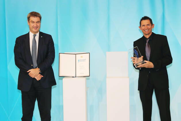 Der Bayerische Ministerpräsident Dr. Markus Söder verleiht den Bayerischen Medaillengewinner von Tokio den Bayerischen Sportpreis Markus Söder und Michael Teuber München Bayern Deutschland Staatskanzlei Kuppelsaal