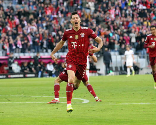 Torjubel 2:0 München, Torschütze Robert Lewandowski (Bayern) . FC Bayern München - TSG Hoffenheim . München, GER, 23.10.2021, Fussball:1. Fussball Bundesliga: Saison 21 22: