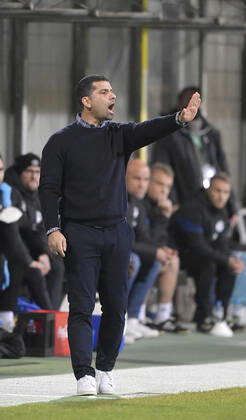 26.10.2021, Fussball DFB-Pokal 2021 2022, 2.Runde, TSV 1860 München - FC Schalke 04, im Grünwalder Stadion. Trainer Dimitrios Grammozis (Schalke 04)
