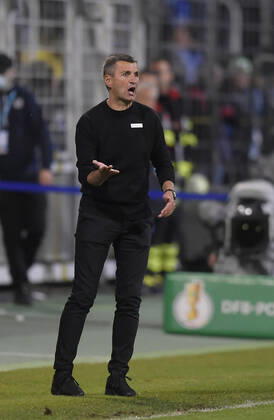 26.10.2021, Fussball DFB-Pokal 2021 2022, 2.Runde, TSV 1860 München - FC Schalke 04, im Grünwalder Stadion. Trainer Michael Köllner (1860 München)