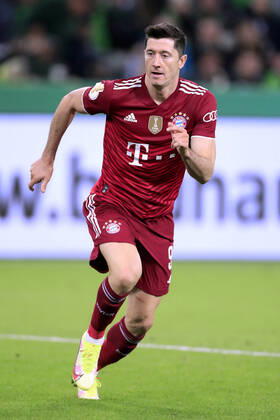 LEWANDOWSKI Robert Team FC Bayern Muenchen DFB Pokal Spiel Saison 2021 - 2022 Spiel Borussia Moenchengladbach - FC Bayern Muenchen 5 : 0 am 27.10.2021 in Moenchengladbach DFL REGULATIONS PROHIBIT ANY USE OF PHOTOGRAPHS as IMAGE SEQUENCES and or QUASI-VIDEO