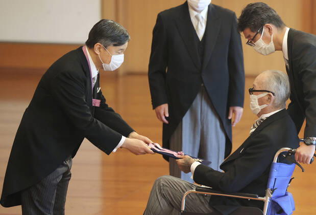 Imperial Palace ceremony for Order of Culture recipients Baseball legend Shigeo Nagashima receives the Order of Culture, Japan s top cultural award, from Emperor Naruhito (L) at the Imperial Palace in Tokyo on Nov. 3, 2021. (Pool photo)  A14AA0000922577P