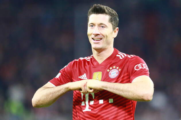 Robert Lewandowski (FCB) jubelt, Jubel, Torjubel Fussball UEFA Champions League FC Bayern Muenchen -Benfica Lissabon Allianz Arena am 02.11.21 FOTO: Mladen Lackovic LakoPress