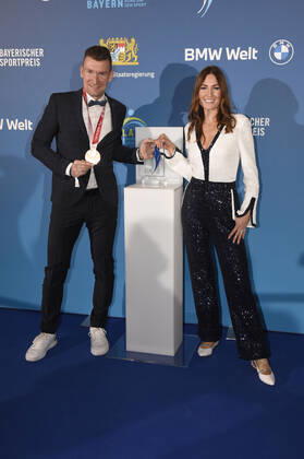Matthias Schindler und Denise Schindler bei der 20. Verleihung des Bayerischen Sportpreises 2021 in der BMW-Welt München. München, 06.11.2021