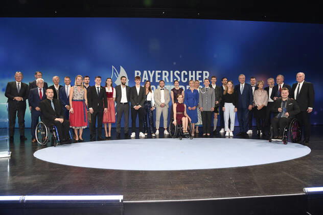 Preisträger und Laudatoren bei der 20. Verleihung des Bayerischen Sportpreises 2021 in der BMW-Welt München. München, 06.11.2021