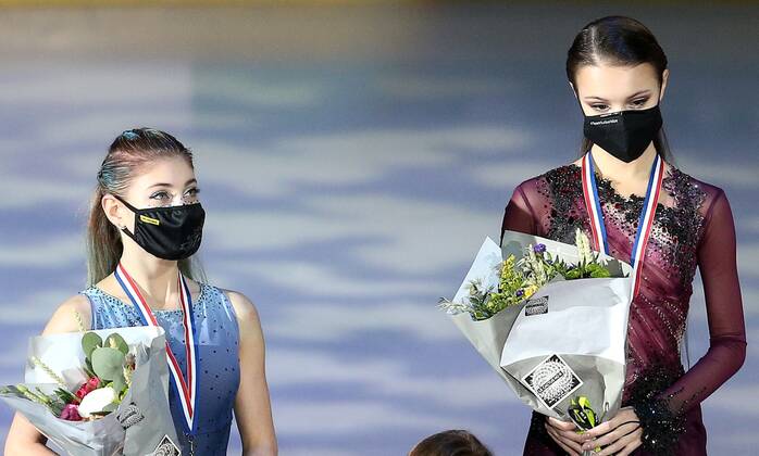 France Figure skating, Eiskunstlauf Grand Prix Series Award Ceremony 6700879 20.11.2021 Silver medalist Russia s Alyona Kostornaya and gold medalist Russia s Anna Shcherbakova pose during an award ceremony for the women s free program during the Grand Prix of Figure Skating at the Patinoire Polesud, in Grenoble, France. Olga Besnard Sputnik Grenobl France  Copyright: xOlgaxBesnardx