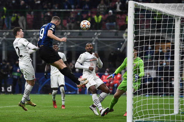 Db Milano 24 11 2021 - Champions League Inter-Shakhtar Donetsk foto Daniele Buffa Image nella foto: gol Edin Dzeko