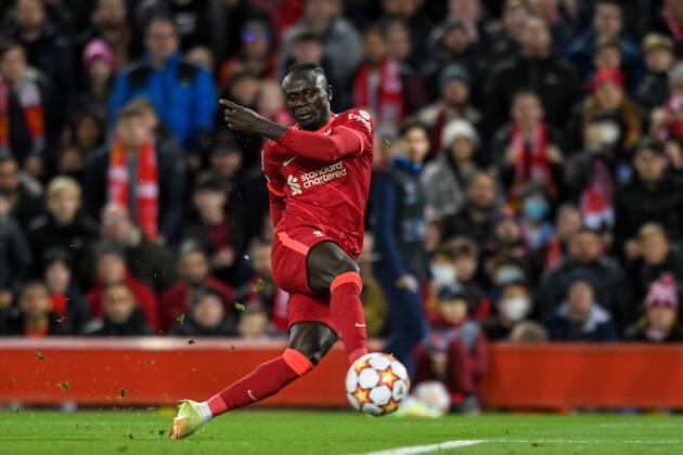 UEFA Champions League Liverpool v FC Porto Sadio Mane 10 of Liverpool has a shot at goal Liverpool Anfield Merseyside United Kingdom Copyright: xSimonxWhitehead NewsxImagesx