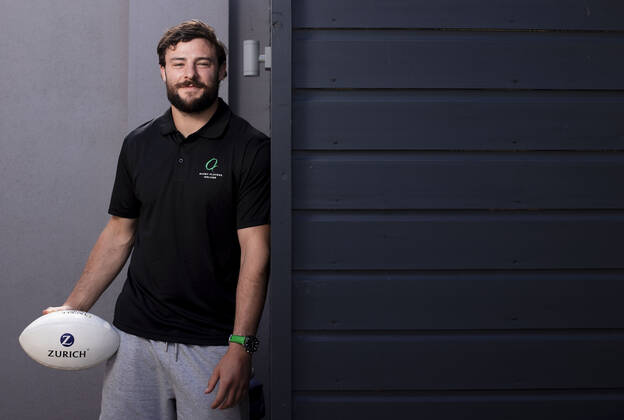 Rugby, Fotoshooting mit Player of the Year Award Gewinner Robbie Henshaw und Dorothy Wall *UNDER STRICT EMBARGO UNTIL FRIDAY DECEMBER 3RD AT 15:00PM* EDITORIAL USE ONLY 2021 Zurich Men™s & Women s Players™ Player of the Year Award Winners Announced 3 12 2021 Pictured is Robbie Henshaw who today was announced at the winner of the 2021 Zurich Men™s Players™ Player of the Year Award. Henshaw™s form last season saw him nominated for the Six Nations Player of the Tournament, while he was also a central feature of the Lions tour to South Africa in the summer. He wins the award ahead of Connacht™s Tom Daly and his fellow Lions tourists Tadhg Beirne and Iain Henderson. Robbie Henshaw 3 12 2021  Copyright: x INPHO TommyxDicksonx B48I9829
