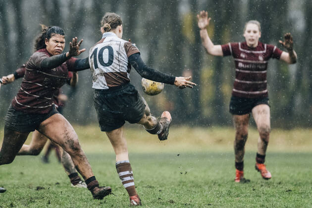 Köln, Rugby Park, 04.12.21: Featurebilder, Aktionsbilder, im Spiel der 1. Rugbyliga der Frauen RSV Köln vs. FC St. Pauli,
