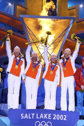 DISL Uschi, APEL Katrin, WILHELM Kati und HENKEL Andrea Team GER Biathlon Staffel der Frauen 1.Platz Biathlon Frauen Staffel Deutschland holt Goldmedaille Olympische Winterspiele 2002 Salt Lake City USA am 18. 02.2002 in Salt Lake City