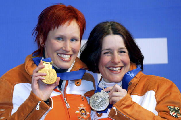 WILHEM Kati Team GER Olympiasiegerin Biathlon Sprint der Frauen mit DISL Uschi 2.Platz Biathlon Frauen Sprint 7,5 km Olympische Winterspiele 2002 Salt Lake City USA am 13. 02.2002 in Salt Lake City