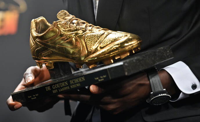 Fußball, Belgien, Golden Shoe Award in Puurs Illustration picture shows the golden shoe of winner Genk s Paul Onuachu after the 68th edition of the Golden Shoe award ceremony, Wednesday 12 January 2022, in Puurs. The Golden Shoe (Gouden Schoen Soulier d Or) is an award for the best soccer player of the Belgian Jupiler Pro League championship during the calender year 2019. DIRKxWAEM  x3172482x