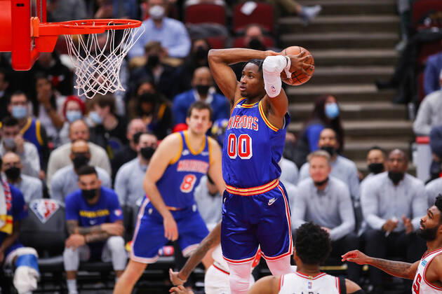 Bilder des Jahres 2022, Sport 01 Januar Sport Themen der Woche KW02 Sport Bilder des Tages CHICAGO, IL - JANUARY 14: Golden State Warriors Forward Jonathan Kuminga (00) in action before slam dunking the balll during a NBA, Basketball Herren, USA game between the Golden State Warriors and the Chicago Bulls on January 14, 2022 at the United Center in Chicago, IL. (Photo by Melissa Tamez Icon Sportswire) NBA: JAN 14 Warriors at Bulls Icon22011422