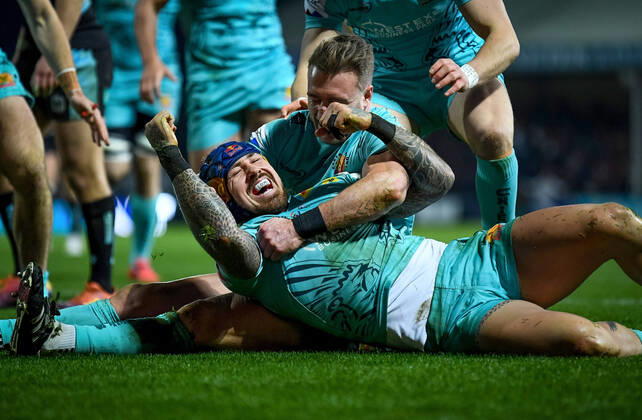 Bilder des Jahres 2022, Sport 01 Januar Sport Themen der Woche KW02 Heineken Champions Cup Round 3, Sandy Park, Exeter, England 15 1 2022 Exeter Chiefs vs Glasgow Warriors Exeter s Jack Nowell celebrates scoring a try with Stuart Hogg Jack Nowell celebrates scoring a try with Stuart Hogg 15 1 2022  Copyright: x INPHO AndyxWattsx JMP_Chiefs_vs_Glasgow_AW_095