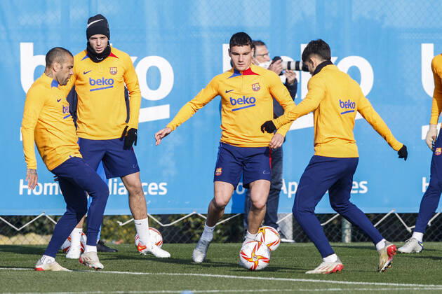 FC Barcelona, Barca Training Session Ferran Jutgla, Dani Alves, Nico Gonzalez during the FC Barcelona training session previous at Copa del Rey match between Atletico de Bilbao at Ciutat Esportiva Joan Gamper on January 19, 2022 in Barcelona. Barcelona Spain Spain  Copyright: xXavierxBonillax originalFilename:bonilla-fcbarcel220119_nprfl