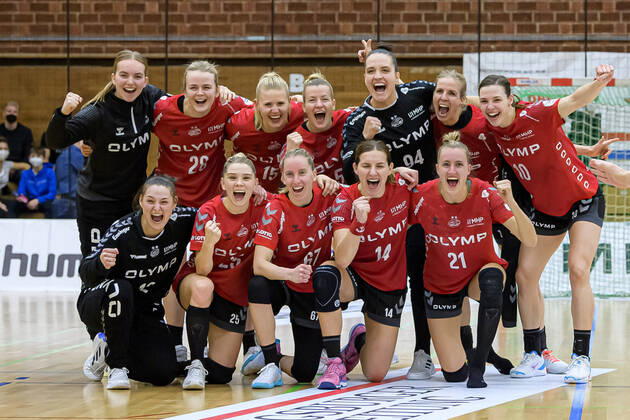 Bilder des Jahres 2022, Sport 01 Januar Sport Themen der Woche KW04 Sport Bilder des Tages Bietigheim, Deutschland 29. Januar 2022: HBF - 21 22 - Pokal Viertelfinale - SG BBM Bietigheim vs. BVB Borussia Dortmund die Mannschaft von Bietigheim Schlussjubel Schlußjubel Emotion Freude Bietigheim-Bissingen Halle am Viadukt Baden-Württemberg Deutschland