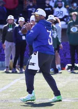 February 3, 2022: Seattle Seahawks quarterback Russell Wilson (3) during the NFC Pro Bowl Practice at Las Vegas Ballpark in Las Vegas, Nevada. CSM Las Vegas United States of America - ZUMAc04_ 20220203_zaf_c04_046 Copyright: xDarrenxLeex