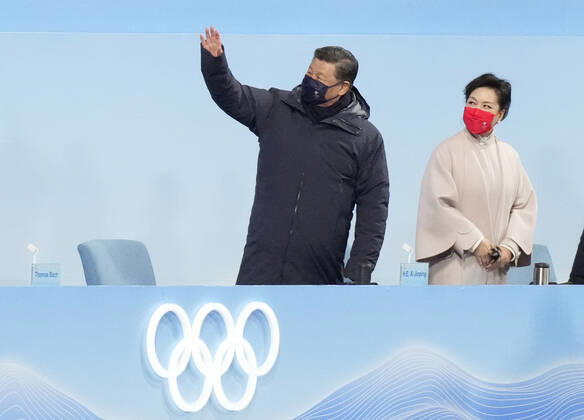 Sport Bilder des Tages Xi Jinping, President of China and his wife Peng Liyuan arrive for the Olympic Opening Ceremonies in National Stadium at the Beijing 2022 Winter Olympics on Friday, February 4, 2022.  OLY20220204208 PaulxHanna