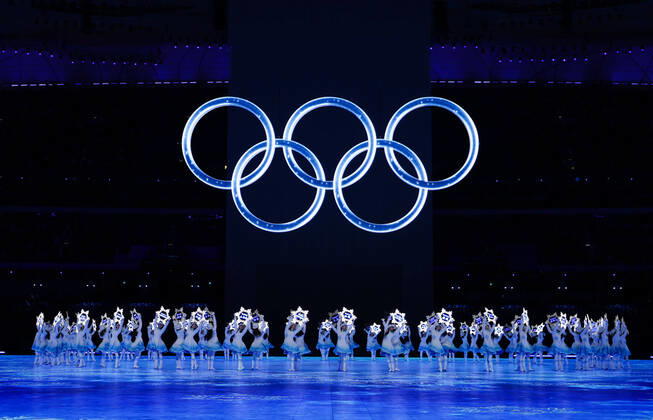 Bilder des Jahres 2022, Sport 02 Februar (220204) -- BEIJING, Feb. 4, 2022 -- Placard bearers perform during the opening ceremony of the Beijing 2022 Olympic Winter games, Winterspiele,Spiele, Summer games at the National Stadium in Beijing, capital of China, Feb. 4, 2022. ) (BEIJING2022)CHINA-BEIJING-OLYMPIC WINTER GAMES-OPENING CEREMONY (CN) CaoxCan 