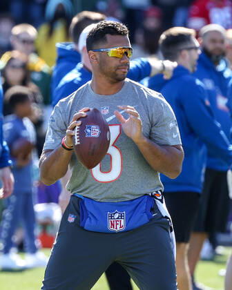 February 5, 2022: Seattle Seahawks quarterback Russell Wilson (3) during the NFC Pro Bowl Practice at Las Vegas Ballpark in Las Vegas, Nevada. CSM Las Vegas United States of America - ZUMAc04_ 20220205_zaf_c04_398 Copyright: xDarrenxLeex