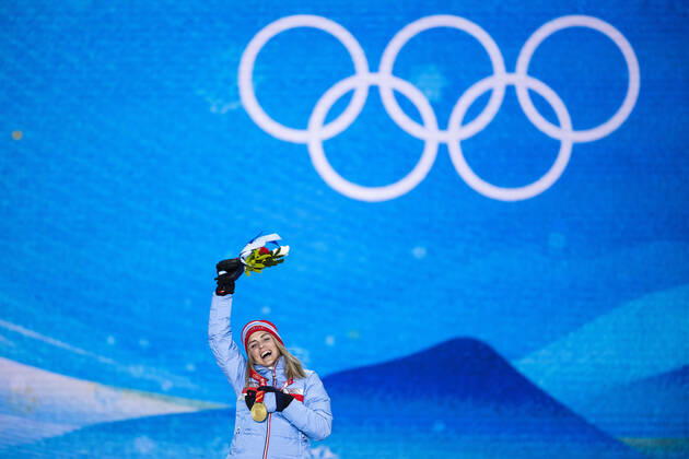 220206 Therese Johaug of Norway celebrates at the medal ceremony for women s cross country skiing skiathlon during day 2 of the 2022 Winter Olympics on February 6, 2022 in Zhangjiakou. Photo: Joel Marklund BILDBYRAN kod JM JM0272 bbeng Olympic Games, Olympische Spiele, Olympia, OS olympics winter olympics os ol olympiska spel vinter-os olympiske leker peking peking 2022 beijing 2022 beijing 2022 olympic games beijing 2022 winter olympic games peking-os beijing-ol vinter-ol medaljceremoni medaljeseremoni medal ceremony norge jubel Copyright: JOELxMARKLUND BB220206JM029