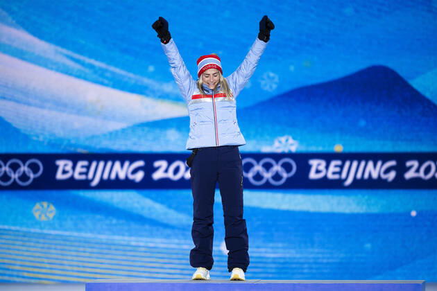 220206 Therese Johaug of Norway celebrates at the medal ceremony for women s cross country skiing skiathlon during day 2 of the 2022 Winter Olympics on February 6, 2022 in Zhangjiakou. Photo: Joel Marklund BILDBYRAN kod JM JM0272 bbeng Olympic Games, Olympische Spiele, Olympia, OS olympics winter olympics os ol olympiska spel vinter-os olympiske leker peking peking 2022 beijing 2022 beijing 2022 olympic games beijing 2022 winter olympic games peking-os beijing-ol vinter-ol medaljceremoni medaljeseremoni medal ceremony norge jubel Copyright: JOELxMARKLUND BB220206JM031