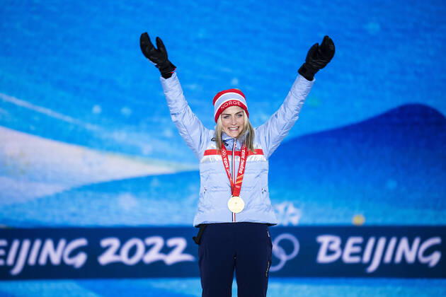 Sport Bilder des Tages 220206 Therese Johaug of Norway celebrates at the medal ceremony for women s cross country skiing skiathlon during day 2 of the 2022 Winter Olympics on February 6, 2022 in Zhangjiakou. Photo: Joel Marklund BILDBYRAN kod JM JM0272 bbeng Olympic Games, Olympische Spiele, Olympia, OS olympics winter olympics os ol olympiska spel vinter-os olympiske leker peking peking 2022 beijing 2022 beijing 2022 olympic games beijing 2022 winter olympic games peking-os beijing-ol vinter-ol medaljceremoni medaljeseremoni medal ceremony norge jubel Copyright: JOELxMARKLUND BB220206JM032