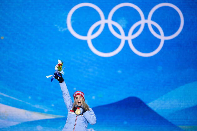 220206 Therese Johaug of Norway celebrates at the medal ceremony for women s cross country skiing skiathlon during day 2 of the 2022 Winter Olympics on February 6, 2022 in Zhangjiakou. Photo: Joel Marklund BILDBYRAN kod JM JM0272 bbeng Olympic Games, Olympische Spiele, Olympia, OS olympics winter olympics os ol olympiska spel vinter-os olympiske leker peking peking 2022 beijing 2022 beijing 2022 olympic games beijing 2022 winter olympic games peking-os beijing-ol vinter-ol medaljceremoni medaljeseremoni medal ceremony norge jubel Copyright: JOELxMARKLUND BB220206JM034