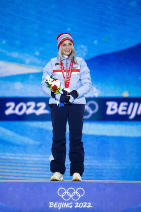 220206 Therese Johaug of Norway celebrates at the medal ceremony for women s cross country skiing skiathlon during day 2 of the 2022 Winter Olympics on February 6, 2022 in Zhangjiakou. Photo: Joel Marklund BILDBYRAN kod JM JM0272 bbeng Olympic Games, Olympische Spiele, Olympia, OS olympics winter olympics os ol olympiska spel vinter-os olympiske leker peking peking 2022 beijing 2022 beijing 2022 olympic games beijing 2022 winter olympic games peking-os beijing-ol vinter-ol medaljceremoni medaljeseremoni medal ceremony norge jubel Copyright: JOELxMARKLUND BB220206JM036
