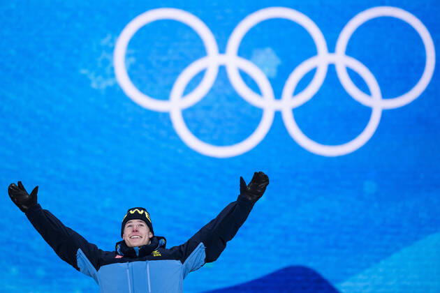 Sport Bilder des Tages 220206 Walter Wallberg of Sweden celebrates at the medal ceremony for men s moguls during day 2 of the 2022 Winter Olympics on February 6, 2022 in Zhangjiakou. Photo: Joel Marklund BILDBYRAN kod JM JM0272 bbeng Olympic Games, Olympische Spiele, Olympia, OS olympics winter olympics os ol olympiska spel vinter-os olympiske leker peking peking 2022 beijing 2022 beijing 2022 olympic games beijing 2022 winter olympic games peking-os beijing-ol vinter-ol medaljceremoni medaljeseremoni medal ceremony sverige jubel guld Copyright: JOELxMARKLUND BB220206JM045