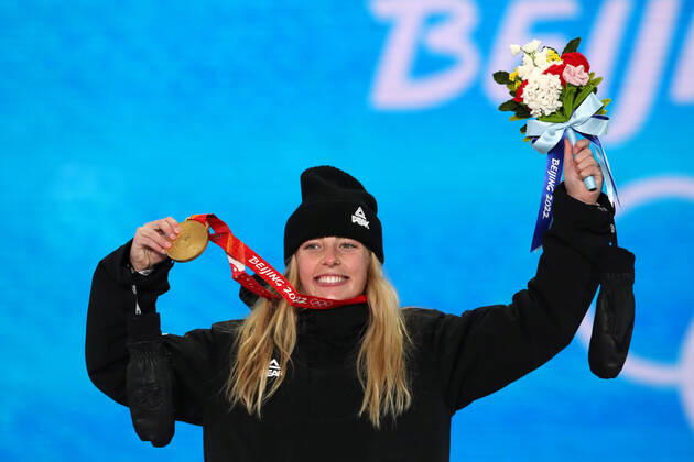Beijing 2022 Winter Olympics, Zhangjiakou Medals Plaza, Zhangjiakou, China 6 2 2022 Women s Snowboard Slopestyle Medal Presentation Gold medal winner Zoi Sadowski Synnott of New Zealand Zoi Sadowski Synnott 6 2 2022  Copyright: x INPHO BryanxKeanex INP12865