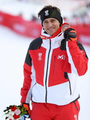 OLYMPICS - Winter Olympic Games, Olympische Spiele, Olympia, OS Beijing 2022 YANQING,CHINA,07.FEB.22 - OLYMPICS, ALPINE SKIING - Winter Olympic Games Beijing 2022, downhill, men, award ceremony. Image shows the rejoicing of Matthias Mayer (AUT). keywords: medal.  GEPAxpictures xHaraldxSteiner
