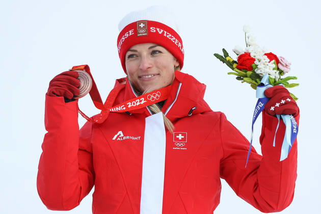 Sport Bilder des Tages OLYMPICS - Winter Olympic Games, Olympische Spiele, Olympia, OS Beijing 2022 YANQING,CHINA,07.FEB.22 - OLYMPICS, ALPINE SKIING - Winter Olympic Games Beijing 2022, giant slalom. ladies, award ceremony. Image shows the rejoicing of Lara Gut-Behrami (SUI). keywords: medal.  GEPAxpictures xHaraldxSteiner