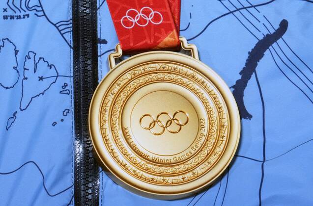China Olympics 2022 Medal Ceremony 8107074 07.02.2022 The gold medal worn by Russian Olympic Committee s Alexander Bolshunov is pictured during the victory ceremony during for the men s cross-country skiathlon 2x15 km event of the Beijing 2022 Winter Olympic Games, Olympische Spiele, Olympia, OS at the Medal Plaza in Zhangjiakou, China. Pavel Bednyakov Sputnik Zhangjiakou China  Copyright: xPavelxBednyakovx
