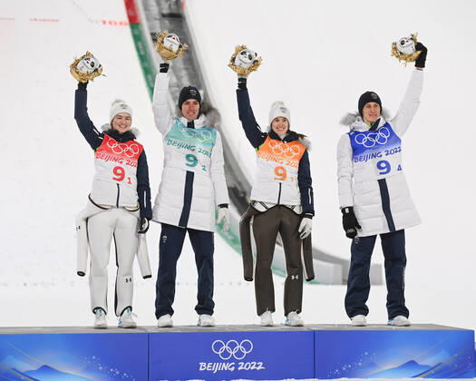 (220207) -- ZHANGJIAKOU, Feb. 7, 2022 -- Gold medalists of Team Slovenia celebrate during the flower ceremony of Ski jumping, Skispringen, Ski, nordisch Mixed Team Final Round at the National Ski Jumping Centre in Zhangjiakou, north China s Hebei Province, Feb. 7, 2022. ) (BEIJING2022) CHINA-ZHANGJIAKOU-OLYMPIC Winter games, Winterspiele,Spiele, Summer games SKI JUMPING-MIXED TEAM(CN) JiangxKehong