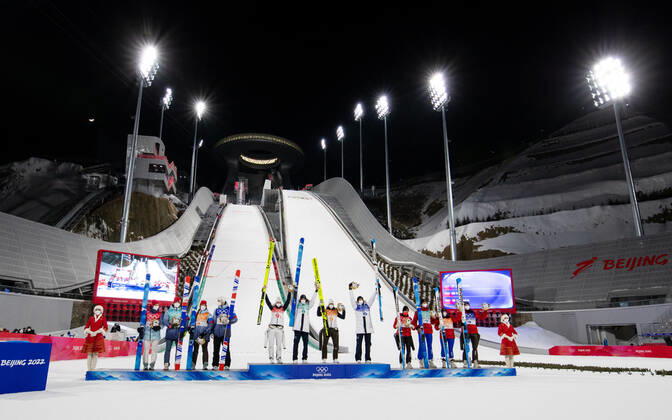 OLYMPICS - Winter Olympic Games, Olympische Spiele, Olympia, OS Beijing 2022 ZHANGJIAKOU,CHINA,07.FEB.22 - OLYMPICS, NORDIC SKIING, Ski jumping, Skispringen, Ski, nordisch - Winter Olympic Games Beijing 2022, normal hill, mixed team event. Image shows the rejoicing of team Russia, team Slovenia and team Canada. GEPAxpictures xMaticxKlansek