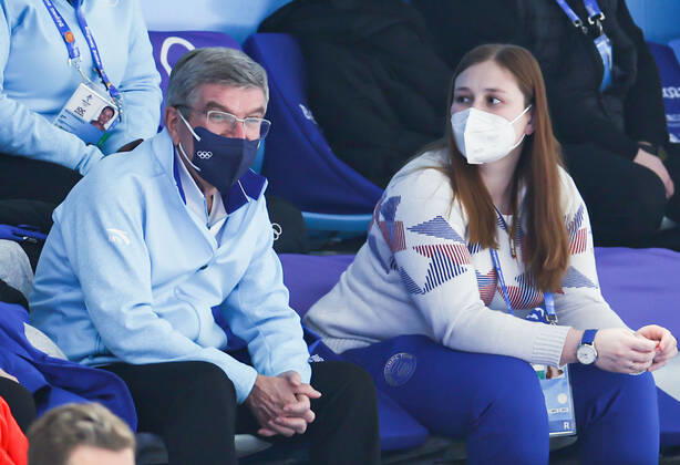 (220208) -- BEIJING, Feb. 8, 2022 -- International Olympic Committee (IOC) president Thomas Bach (L) watches the curling mixed doubles bronze medal game of the Beijing 2022 Winter Olympics between Sweden and Britain at the National Aquatics center in Beijing, China, Feb. 8, 2022. ) (BEIJING 2022)CHINA-BEIJING-OLYMPIC Winter games, Winterspiele,Spiele, Summer games CURLING-MIXED DOUBLES-SWEDEN VS BRITAIN(CN) WangxJingqiang