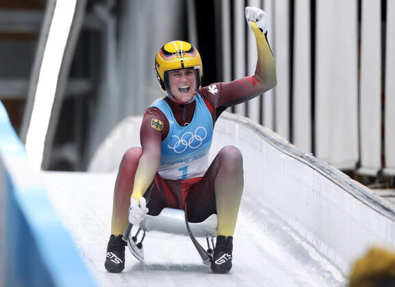 OLYMPICS - Winter Olympic Games, Olympische Spiele, Olympia, OS Beijing 2022 YANQING,CHINA,08.FEB.22 - OLYMPICS, LUGE - Winter Olympic Games Beijing 2022, singles, ladies. Image shows the rejoicing of Natalie Geisenberger (GER).  GEPAxpictures xHaraldxSteiner
