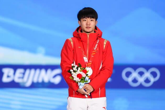 BEIJING, CHINA - FEBRUARY 08: Silver medallist Wenlong Li of Team China poses with his medal during the Men s 1000m Speed skating, Eisschnelllauf medal ceremony on Day 4 of the Beijing 2022 Winter Olympic Games, Olympische Spiele, Olympia, OS at Beijing Medal Plaza on February 8, 2022 in Beijing, China.  Copyright: xVCGx CFP111368315352 