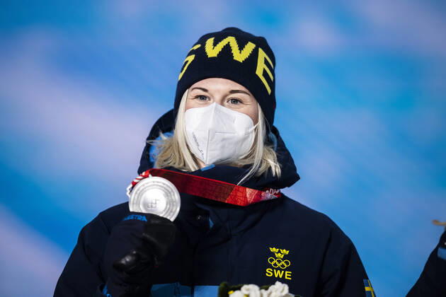 220208 Maja Dahlqvist of Sweden with her silver medal at the medal ceremony for women s cross-country skiing sprint during day 5 of the 2022 Winter Olympics on February 8, 2022 in Zhangjiakou. Photo: Jon Olav Nesvold BILDBYRAN COP 217 JE0033 skidor cross-country skiing langrenn Olympic Games, Olympische Spiele, Olympia, OS olympics winter olympics os ol olympiska spel vinter-os olympiske leker peking peking 2022 beijing 2022 beijing 2022 olympic games beijing 2022 winter olympic games peking-os beijing-ol vinter-ol 5 bbeng medaljeseremoni medaljceremoni medal ceremony sverige silver Copyright: JONxOLAVxNESVOLD BB220208JE123