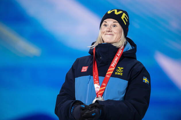 220209 Maja Dahlqvist of Sweden with her silver medal at the medal ceremony for women s cross-country skiing sprint during day 5 of the 2022 Winter Olympics on February 9, 2022 in Zhangjiakou. Photo: Jon Olav Nesvold BILDBYRAN COP 217 JE0033 skidor cross-country skiing langrenn Olympic Games, Olympische Spiele, Olympia, OS olympics winter olympics os ol olympiska spel vinter-os olympiske leker peking peking 2022 beijing 2022 beijing 2022 olympic games beijing 2022 winter olympic games peking-os beijing-ol vinter-ol 5 bbeng medaljeseremoni medaljceremoni medal ceremony sverige silver Copyright: JONxOLAVxNESVOLD BB220209JE062