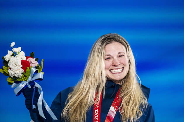 220209 Jessie Diggins of USA celebrates at the medal ceremony for women s cross-country skiing sprint during day 5 of the 2022 Winter Olympics on February 9, 2022 in Zhangjiakou. Photo: Jon Olav Nesvold BILDBYRAN COP 217 JE0033 skidor cross-country skiing langrenn Olympic Games, Olympische Spiele, Olympia, OS olympics winter olympics os ol olympiska spel vinter-os olympiske leker peking peking 2022 beijing 2022 beijing 2022 olympic games beijing 2022 winter olympic games peking-os beijing-ol vinter-ol 5 bbeng medaljeseremoni medaljceremoni medal ceremony Copyright: JONxOLAVxNESVOLD BB220209JE072