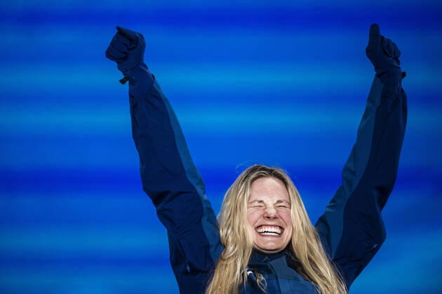 220209 Jessie Diggins of USA celebrates at the medal ceremony for women s cross-country skiing sprint during day 5 of the 2022 Winter Olympics on February 9, 2022 in Zhangjiakou. Photo: Jon Olav Nesvold BILDBYRAN COP 217 JE0033 skidor cross-country skiing langrenn Olympic Games, Olympische Spiele, Olympia, OS olympics winter olympics os ol olympiska spel vinter-os olympiske leker peking peking 2022 beijing 2022 beijing 2022 olympic games beijing 2022 winter olympic games peking-os beijing-ol vinter-ol 5 bbeng medaljeseremoni medaljceremoni medal ceremony Copyright: JONxOLAVxNESVOLD BB220209JE074