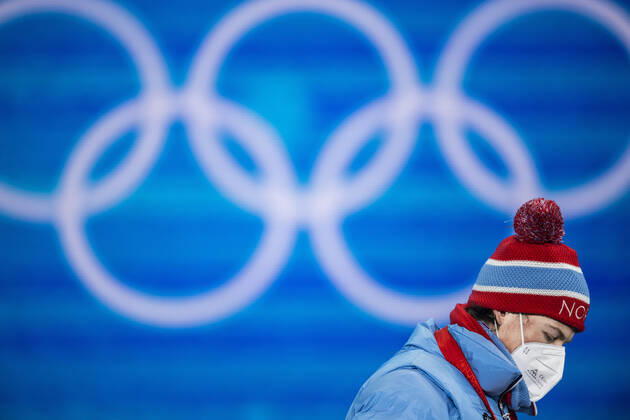 220209 Johannes Hosflot Klaebo of Norway with his gold medal at the medal ceremony for men s cross-country skiing sprint during day 5 of the 2022 Winter Olympics on February 9, 2022 in Zhangjiakou. Photo: Jon Olav Nesvold BILDBYRAN COP 217 JE0033 skidor cross-country skiing langrenn Olympic Games, Olympische Spiele, Olympia, OS olympics winter olympics os ol olympiska spel vinter-os olympiske leker peking peking 2022 beijing 2022 beijing 2022 olympic games beijing 2022 winter olympic games peking-os beijing-ol vinter-ol 5 bbeng medaljeseremoni medaljceremoni medal ceremony norge Copyright: JONxOLAVxNESVOLD BB220209JE083