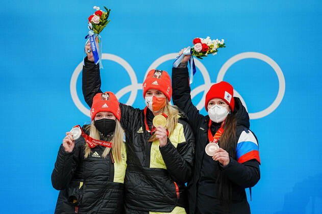 (220208) -- BEIJING, Feb. 8, 2022 -- Gold medallist Germany s Natalie Geisenberger (C), Silver medallist Germany s Anna Berreiter (L) and Bronze medallist ROC s Tatyana Ivanova attend the awarding ceremony after women s singles run?of luge event?at the Yanqing?National Sliding Centre in Yanqing?district of Beijing, capital of China, Feb. 8, 2022. ) (BEIJING2022)CHINA-BEIJING-YANQING-OLYMPIC Winter games, Winterspiele,Spiele, Summer games LUGE-WOMEN S SINGLES (CN) JiangxWenyao 