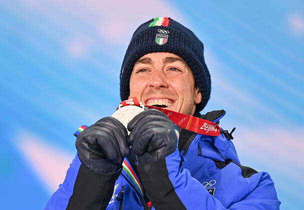 (220209) -- ZHANGJIAKOU, Feb. 9, 2022 -- Silver medalist Federico Pellegrino of Italy reacts during the awarding ceremony of men s cross-country skiing sprint free at Zhangjiakou Medals Plaza of the Winter Olympics in Zhangjiakou, north China s Hebei Province, Feb. 9, 2022. ) (BEIJING2022)CHINA- ZHANGJIAKOU-OLYMPIC Winter games, Winterspiele,Spiele, Summer games AWARDING CEREMONY (CN) GuoxCheng 
