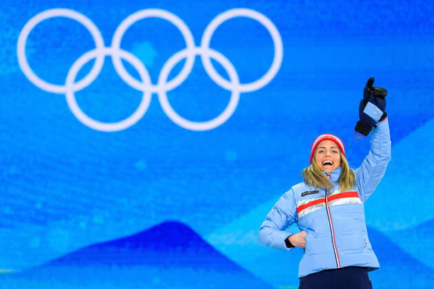 220210 Therese Johaug of Norway celebrates at the medal ceremony for women s cross-country skiing individual 10 km during day 6 of the 2022 Winter Olympics on February 10, 2022 in Zhangjiakou. Photo: Vegard Grott BILDBYRAN kod VG VG0235 skidor cross-country skiing langrenn Olympic Games, Olympische Spiele, Olympia, OS olympics winter olympics os ol olympiska spel vinter-os olympiske leker peking peking 2022 beijing 2022 beijing 2022 olympic games beijing 2022 winter olympic games peking-os beijing-ol vinter-ol bbeng medaljeseremoni medaljceremoni medal ceremony norge norway celebration jubel guld Copyright: VEGARDxGRoTT BB220210VG091