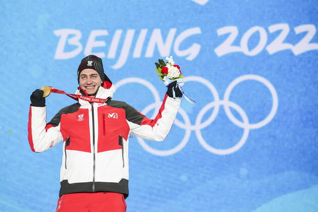 OLYMPICS - Winter Olympic Games, Olympische Spiele, Olympia, OS Beijing 2022 ZHANGJIAKOU,CHINA,10.FEB.22 - OLYMPICS, SNOWBOARDING - Winter Olympic Games Beijing 2022, Snowboard Cross, men, award ceremony. Image shows Alessandro Haemmerle (AUT). Keywords: medal.  GEPAxpictures xPatrickxSteiner