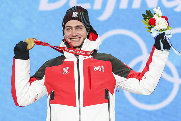 OLYMPICS - Winter Olympic Games, Olympische Spiele, Olympia, OS Beijing 2022 ZHANGJIAKOU,CHINA,10.FEB.22 - OLYMPICS, SNOWBOARDING - Winter Olympic Games Beijing 2022, Snowboard Cross, men, award ceremony. Image shows Alessandro Haemmerle (AUT). Keywords: medal.  GEPAxpictures xPatrickxSteiner